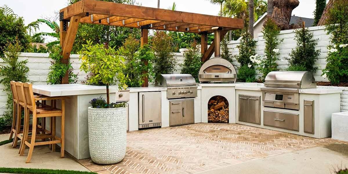 Mike Pyle Modern Large U Shaped Outdoor Kitchen With Pizza Oven And Bar Seating E1721851946672 Mike Pyle Modern Large U Shaped Outdoor Kitchen With Pizza Oven And Bar Seating E1721851946672